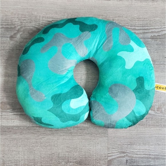 free with any purchase .....Scootz green camouflage neck pillow for travel - Picture 1 of 5